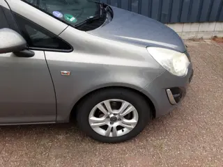 Foto 14 van Opel Corsa 1.2-16V Cosmo
