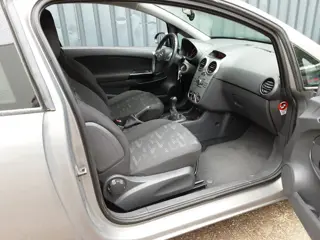 Foto 15 van Opel Corsa 1.2-16V Cosmo