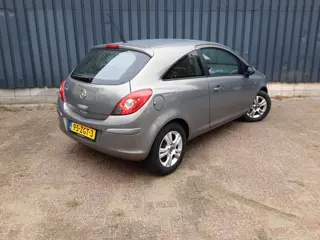 Foto 16 van Opel Corsa 1.2-16V Cosmo