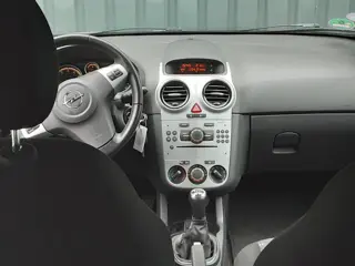 Foto 20 van Opel Corsa 1.2-16V Cosmo