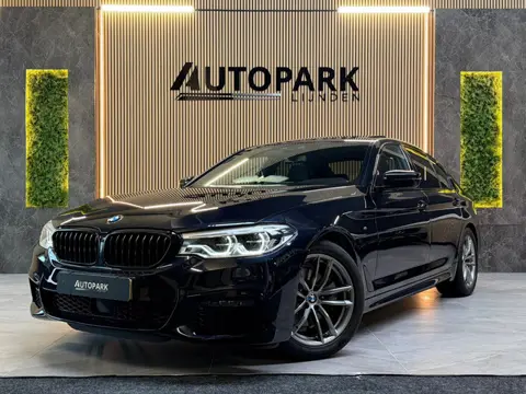 BMW 5-serie 520i M-Sport|VERKOCHT|PANO|MEMORY|NAP|SFEERVERLICHTING|STOELVENTILATIE|DISPLAY-KEY|