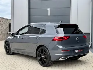 Foto 16 van Volkswagen Golf 1.5 TSI *R-Velgen* Delfingrau / Adapt. Cruise / IQ light / Apple Carplay / Stoelverw