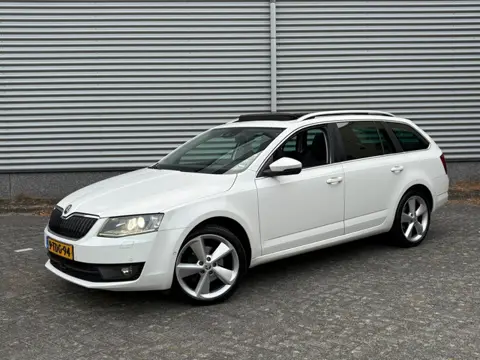 Škoda Octavia Combi 1.4 TSI Grt Eleg Bns PANO Trekhaak Xenon