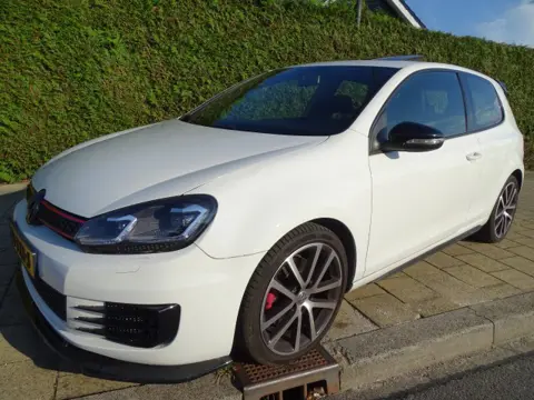 VOLKSWAGEN GOLF 2.0 GTI EDITION - Panodak - Blth - Motor Monitor - LED
