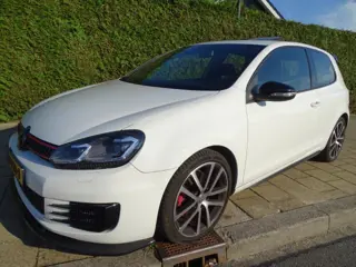Foto 12 van VOLKSWAGEN GOLF 2.0 GTI EDITION - Panodak - Blth - Motor Monitor - LED