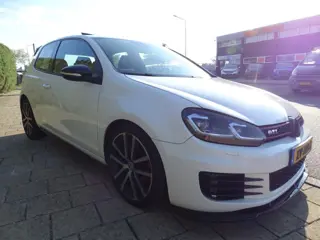 Foto 14 van VOLKSWAGEN GOLF 2.0 GTI EDITION - Panodak - Blth - Motor Monitor - LED