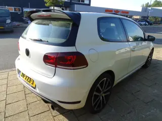 Foto 15 van VOLKSWAGEN GOLF 2.0 GTI EDITION - Panodak - Blth - Motor Monitor - LED