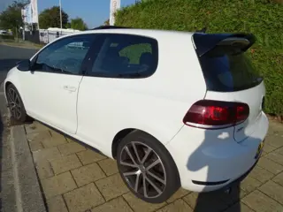 Foto 16 van VOLKSWAGEN GOLF 2.0 GTI EDITION - Panodak - Blth - Motor Monitor - LED