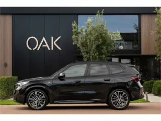 BMW iX1 xDrive30 | M-Sport | Live Cockpit | Panorama | Alcantara/Leder | Memory | Head-Up | ACC | H&