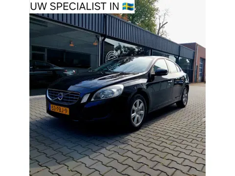 Volvo S60 1.6 T3 Kinetic 13 jaar dezelfde eigenaar Navi Telefoon Clima PDC Trekhaak PDC 16 inch Orig