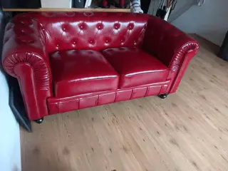 Foto 10 van Tweezits bank Chesterfield rood Nieuw!