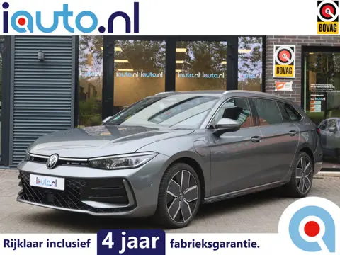 Volkswagen Passat Variant 1.5 eHybrid R-Line Business IQ.Light/Keyless/Camera/Navi/ACC/DCC/19"/Trekh