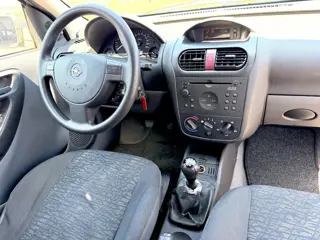 Foto 14 van Opel Corsa 1.0-12V Comfort LAGE KM's 156346 NAP auto is rijbaar geen APK voor onderdelen