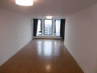 Woning aan de Pieter Calandlaan te Amsterdam