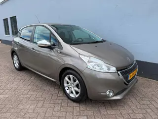 Foto 16 van Peugeot 208 1.2 PureTech Style - Navigatie