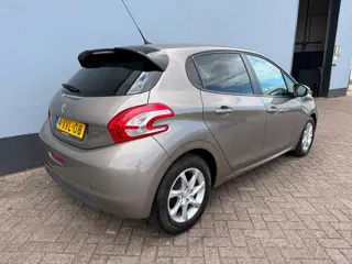 Foto 18 van Peugeot 208 1.2 PureTech Style - Navigatie