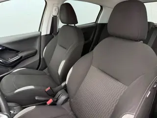 Foto 19 van Peugeot 208 1.2 PureTech Style - Navigatie