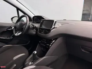 Foto 13 van Peugeot 208 1.2 PureTech Style - Navigatie