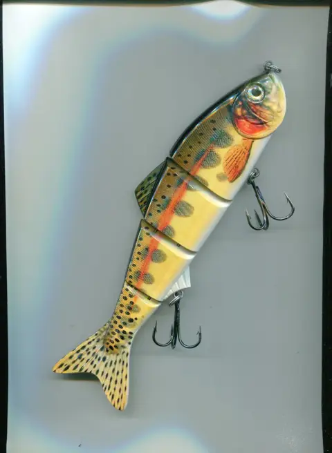 Kunstaas voor de snoek 24 cm lang en 3 secties nummer 43