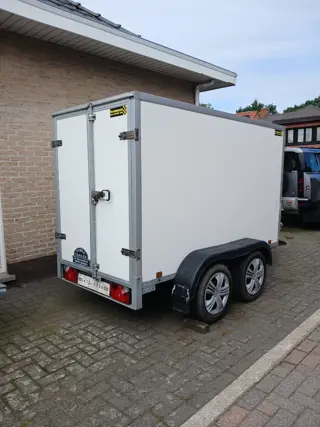 gesloten aanhangwagen roca