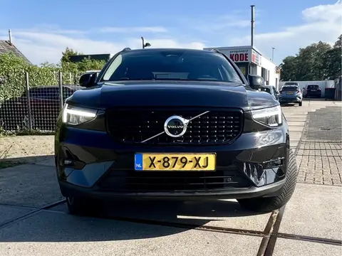 Volvo XC40 2.0 B4 Plus Dark (bj 2024, automaat)