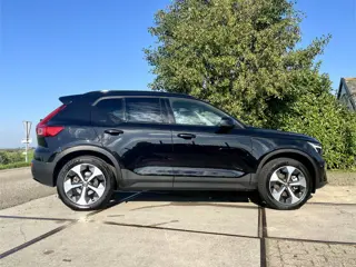 Foto 13 van Volvo XC40 2.0 B4 Plus Dark (bj 2024, automaat)