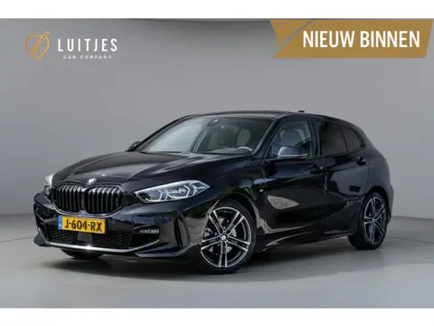 BMW 1-serie 118i M-Sport NL-auto|Pano-dak|Leder|Camera|Carplay|Stoelverw.|1e-eig.|Dealeronderhouden
