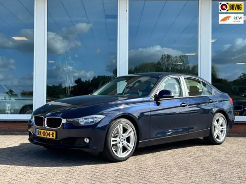 BMW 3-serie 328i High Executive - Leder - Navi - 18 inch - PDC
