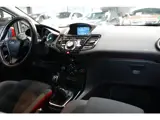 Foto 22 van Ford Fiesta 1.0 EcoBoost Red/Black Edition | CRUISE | PDC | NAP | AIRCO | APK