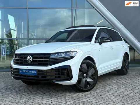 Volkswagen Touareg 3.0 TSi eHybrid 4MOTION R 462pk NW model Luchtvering / Trekhaak / Massage Stoelen