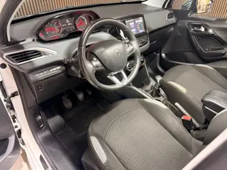 Foto 14 van Peugeot 208 1.2 VTi Style Riem vervangen.
