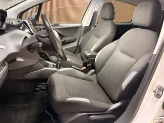 Foto 13 van Peugeot 208 1.2 VTi Style Riem vervangen.