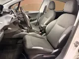 Foto 23 van Peugeot 208 1.2 VTi Style Riem vervangen.