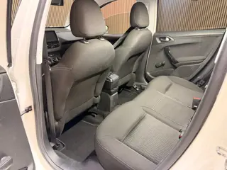 Foto 12 van Peugeot 208 1.2 VTi Style Riem vervangen.