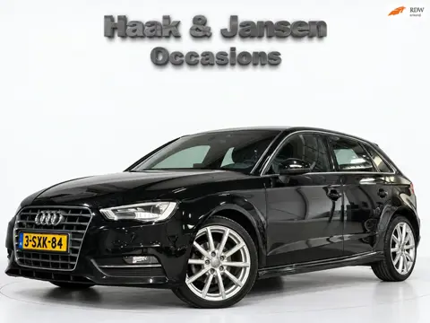 Audi A3 Sportback 1.6 TDI ultra Edition - Stoelverwarming - Parkeersensoren - Trekhaak