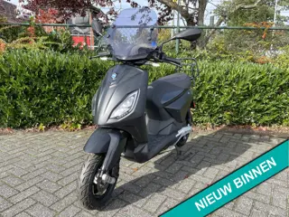 Foto 11 van Piaggio One 45 km Elektrische Scooter DEMO BETAAL met in3