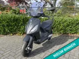 Foto 21 van Piaggio One 45 km Elektrische Scooter DEMO BETAAL met in3