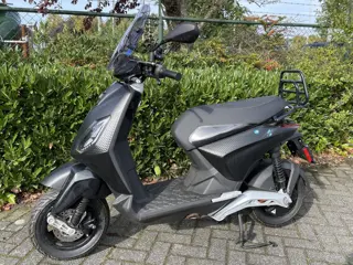 Foto 20 van Piaggio One 45 km Elektrische Scooter DEMO BETAAL met in3