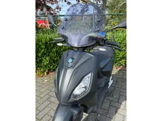 Foto 17 van Piaggio One 45 km Elektrische Scooter DEMO BETAAL met in3