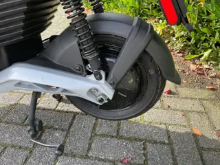 Foto 16 van Piaggio One 45 km Elektrische Scooter DEMO BETAAL met in3