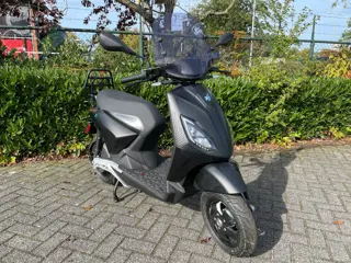 Foto 15 van Piaggio One 45 km Elektrische Scooter DEMO BETAAL met in3