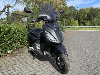 Foto 13 van Piaggio One 45 km Elektrische Scooter DEMO BETAAL met in3