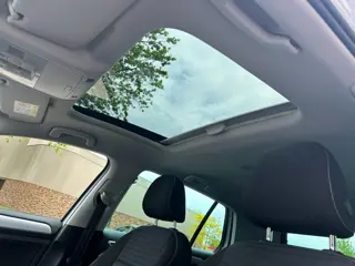 Foto 11 van Volkswagen Golf 1.2 TSI R-LINE / CLIMAT / PANODAK /PDC / STOELVW