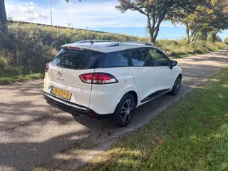 Foto 14 van Renault Clio Estate 1.2 Dynamique Airco Pdc Achter Cruise Navi Automaat Mist Lampen Voor