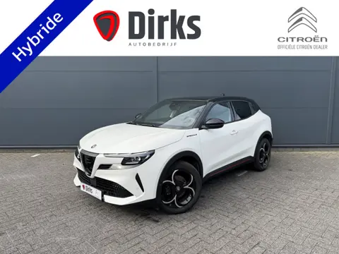 Alfa Romeo Junior 1.2 Turbo Hybrid Ibrida Speciale (Elektrische Klep - LED - Keyless Entry - Parkeer