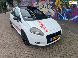 Fiat Grande Punto 1.4-16V Sport Abarth uitvoering panorama dak CarPlay airco zeer leuke auto boeken 