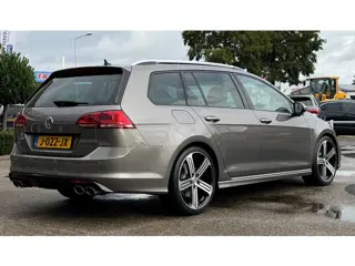 Foto 17 van Volkswagen Golf Variant R 2.0 / PANO / LEER / ACC / DYN AUDIO