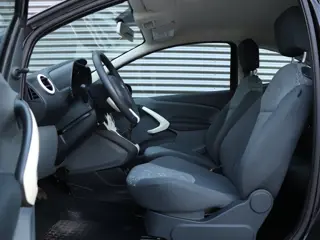 Foto 17 van Ford Ka 1.2 Style *Dealeronderh.*Airco*Bluetooth*