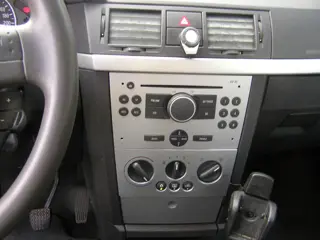 Foto 11 van Opel Meriva 1.4-16V Enjoy 205 d km nap pas airco nieuwe apk
