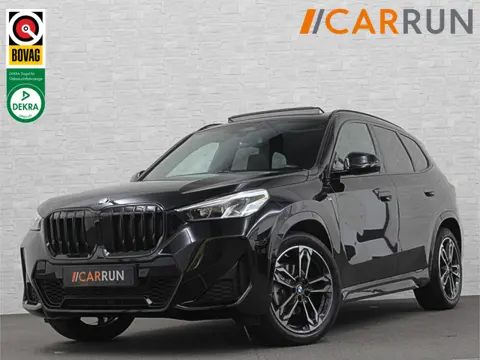 BMW X1 sDrive18i M-Sport | Panorama | Trekhaak | Origineel Nederlands | Sfeerverlichting | Carplay |